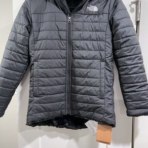 Brand New with tags/ Girl LG North Face jacket